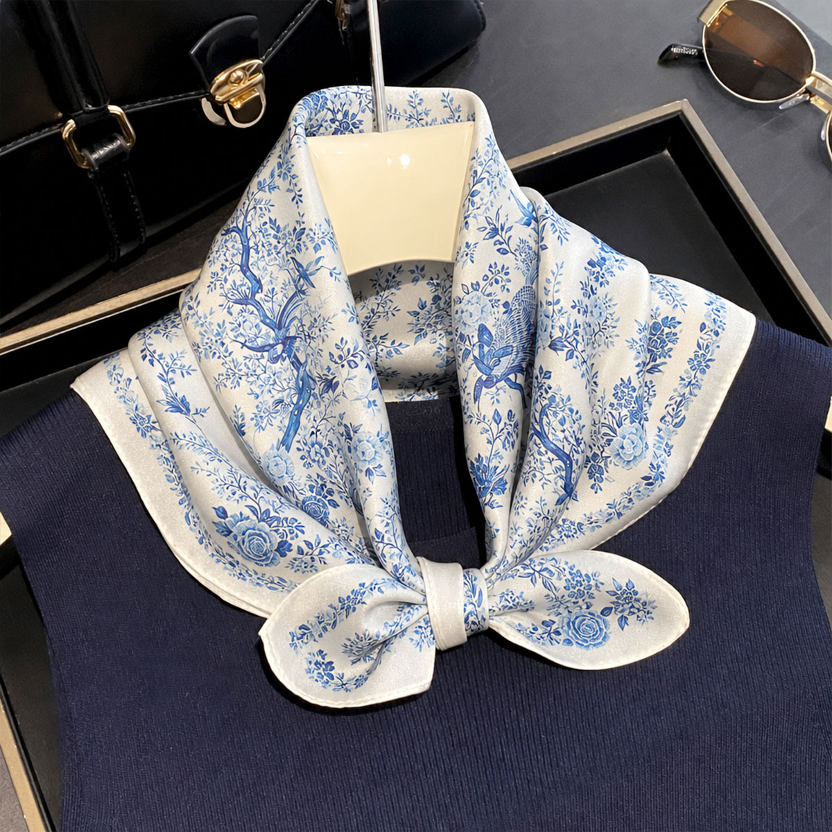 100％本物のシルク製スカーフ。女性用、スクエアネックタイ、 - Scarf Silk Square のレビューと価格