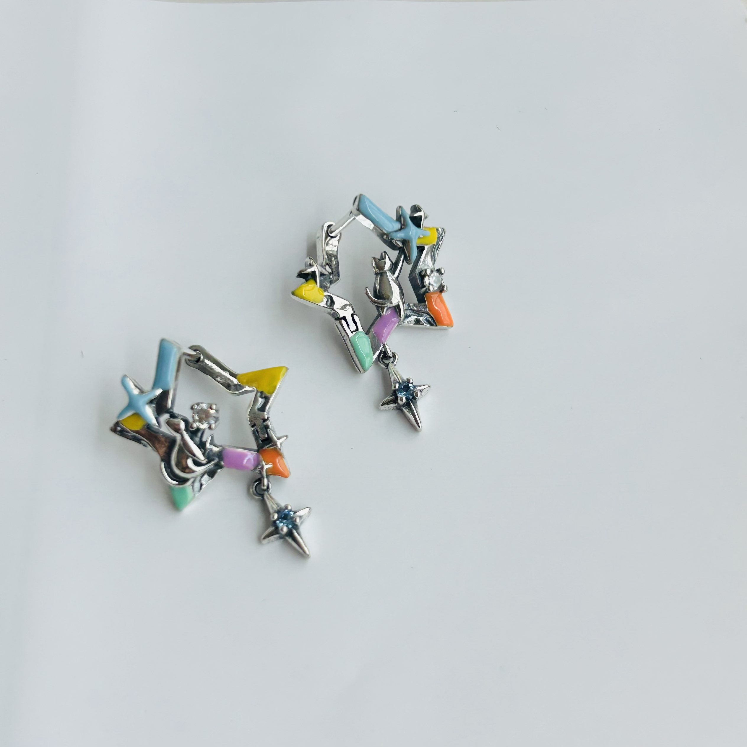 925シルバー製、リボンと花のモチーフ、ジルコンがあしらわれ - Tie Clip Silver のレビューと価格